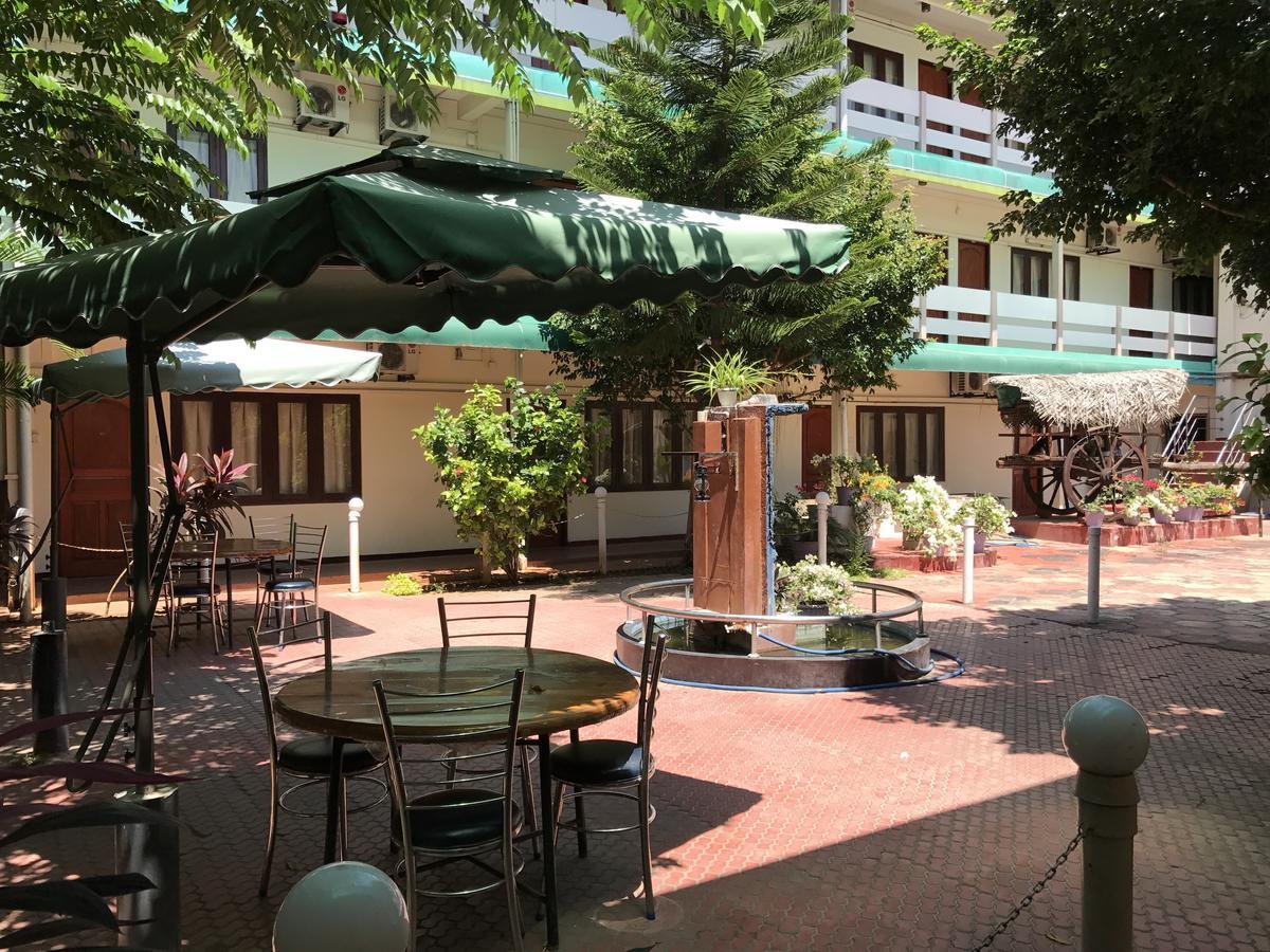 ג'פנה Gnaanams Hotel And Restaurant מראה חיצוני תמונה
